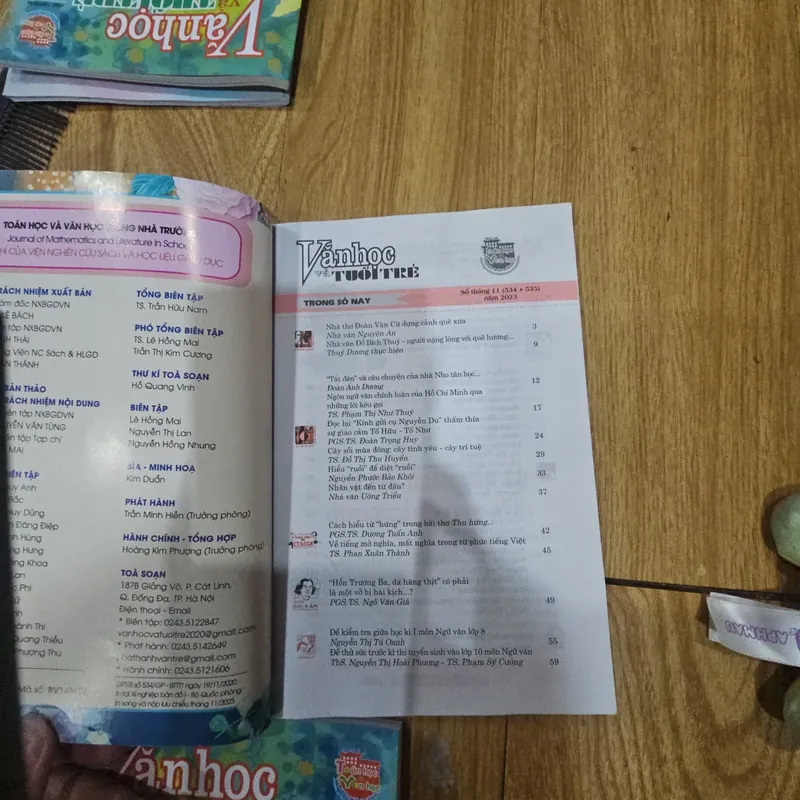 3q Văn học và tuổi trẻ không trùng như hình 
20k 730213