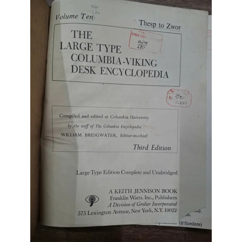The Large Type Columbia-Viking Desk Encyclopedia (Volume 10: Thesp to Zwor) 958041