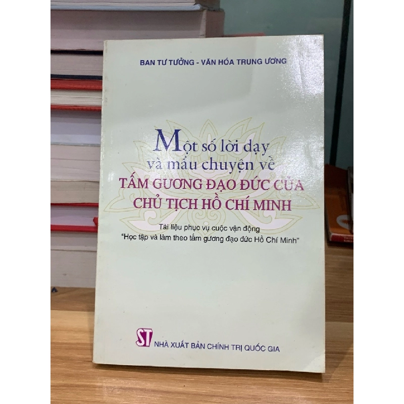 Một số lời giải và mẫu chuyện về tấm gương đạo đức của Chủ tịch HCM-NXB Chính Trị quốc gia 728864