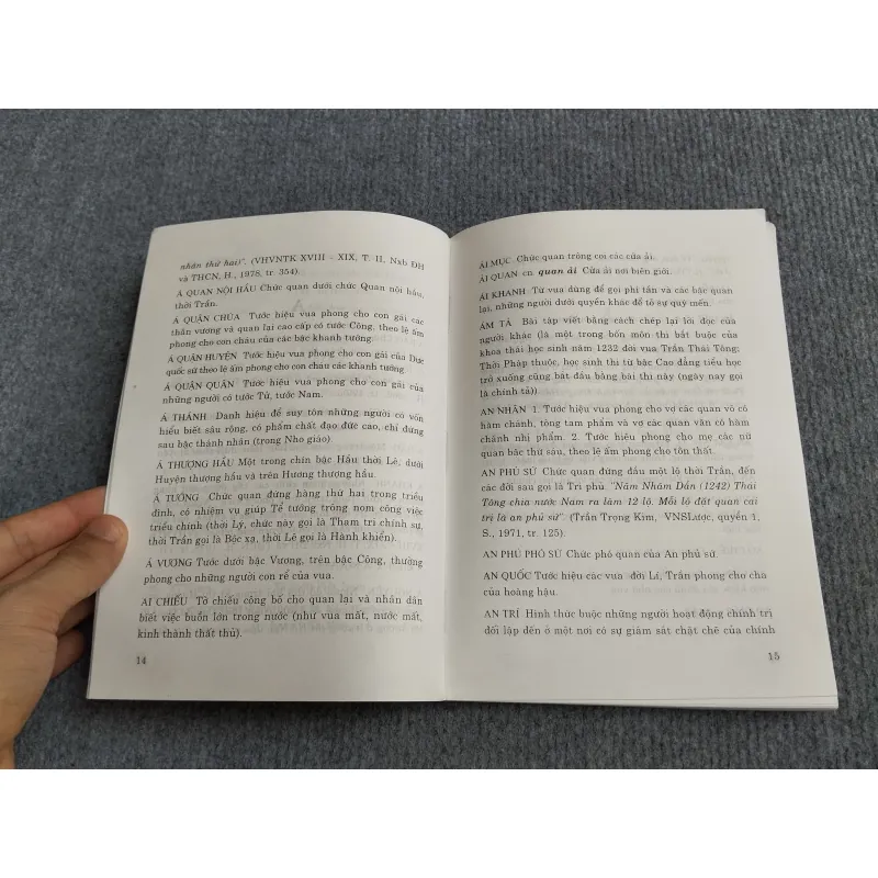 SỔ TAY TỪ NGỮ LỊCH SỬ (QUAN CHẾ) 571008