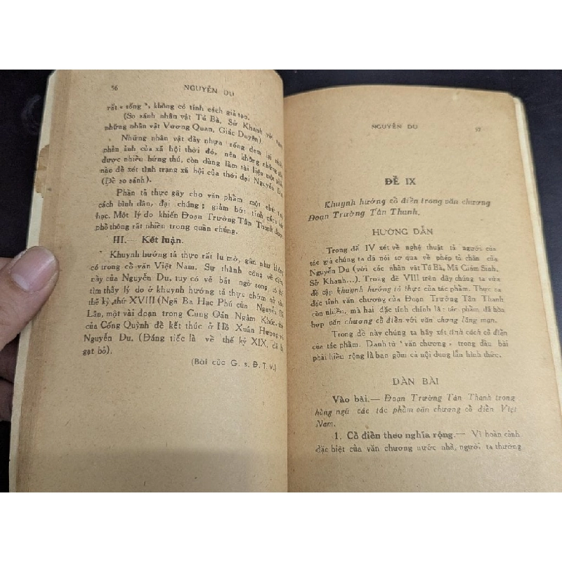 Luận đề về nguyễn du và đoạn trường tân thanh - Nguyễn Sỹ Tế 396668