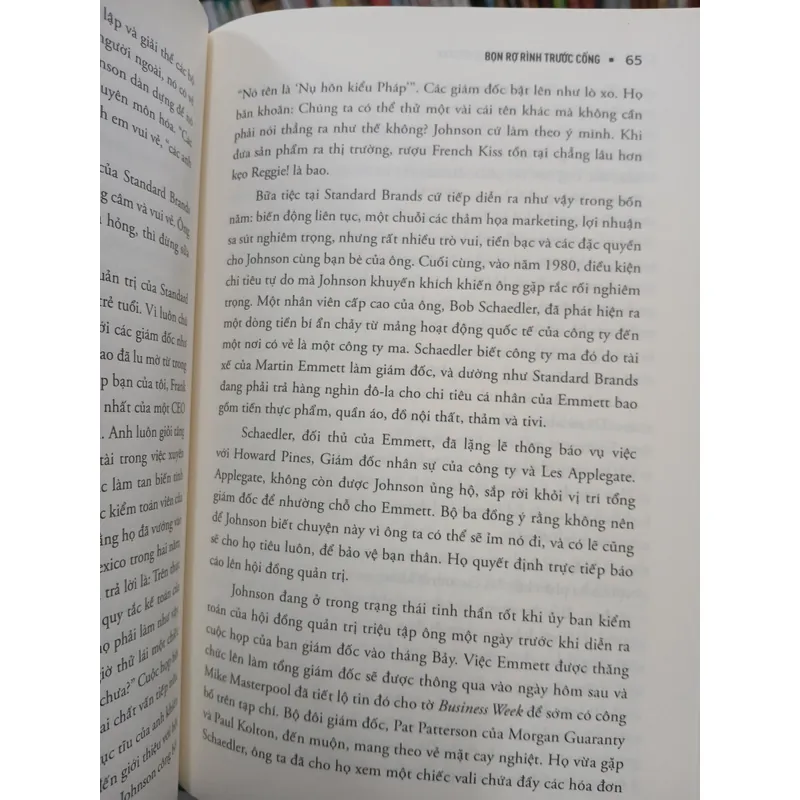 BARBARIANS AT THE GATE (BỌN RỢ RÌNH TRƯỚC CỔNG) - HOÀNG THỊ NGỌC  738897