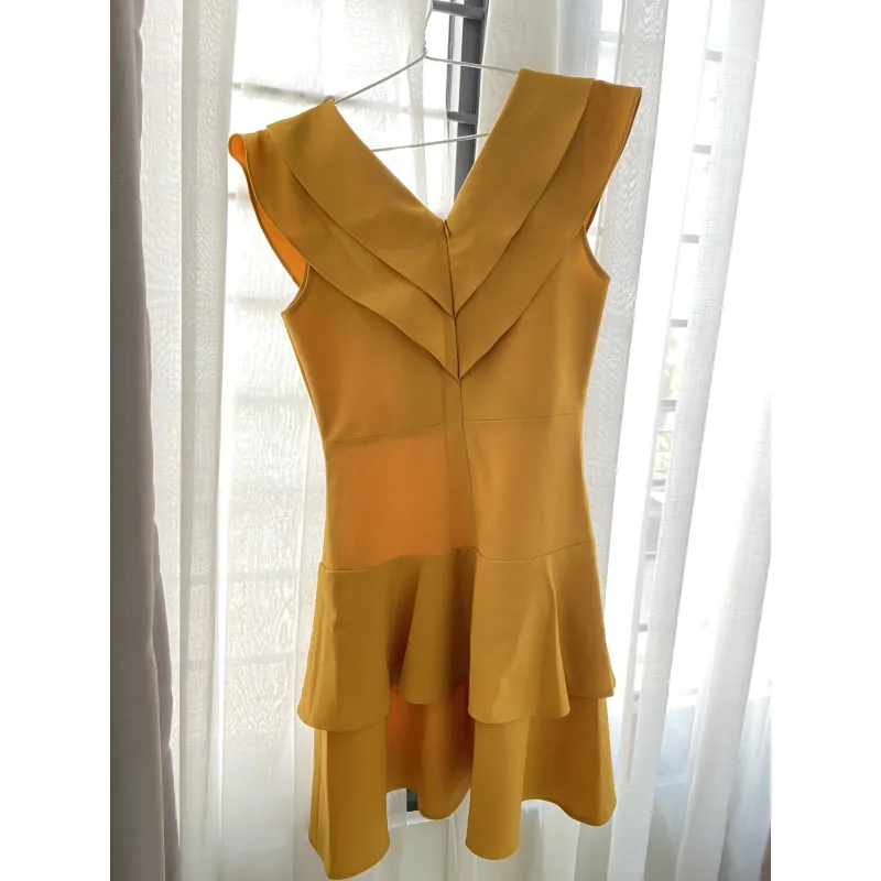 Váy vàng bèo tầng Charmo 778870