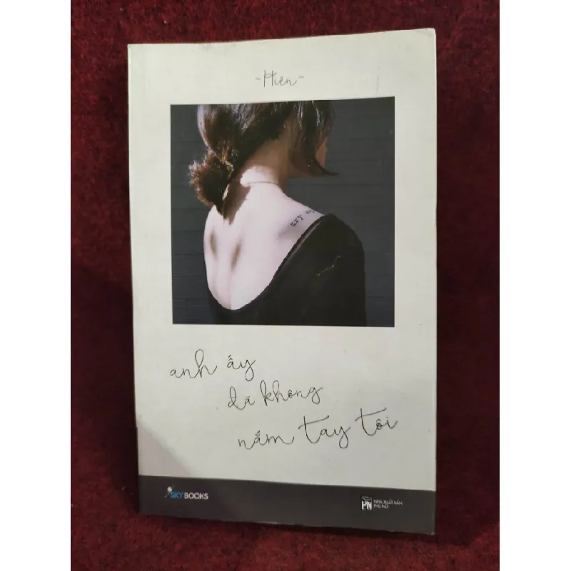 [Sách Cũ SCGR] Anh ấy đã không nắm tay tôi mới 80% 685777