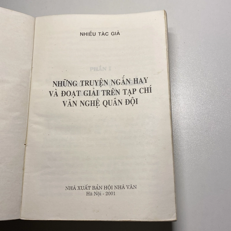 Những truyện ngắn hay và đoạt giải trên tạp chí Văn nghệ Quân đội (xuất bản năm 2001) 475648
