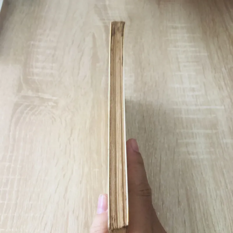 THUỶ THỦ KHĂN VÀNG  1027784