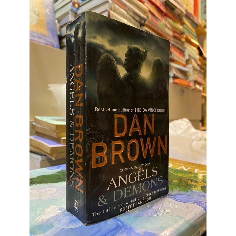ANGELS & DEMONS - Dan Brown (Pocket Size - Pocket Books) 139256