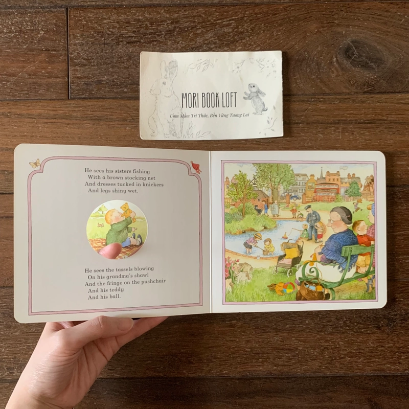 Sách ngoại văn Peepo! – Sách đục lỗ, Used, Board Book 540726