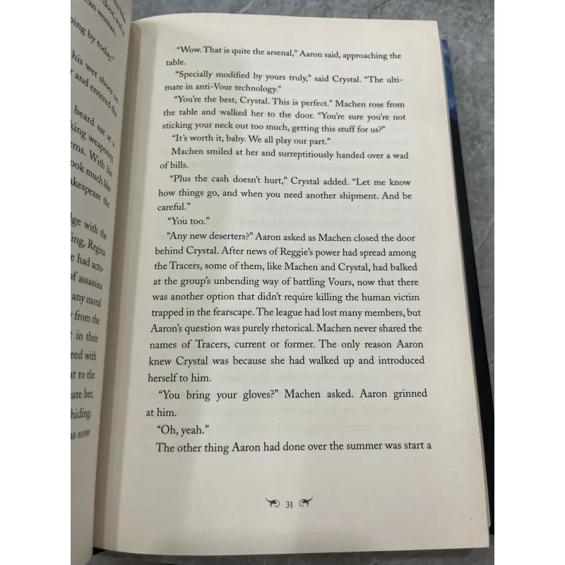 THE DEVOURING (2 tập) - SIMON HOLT 759992