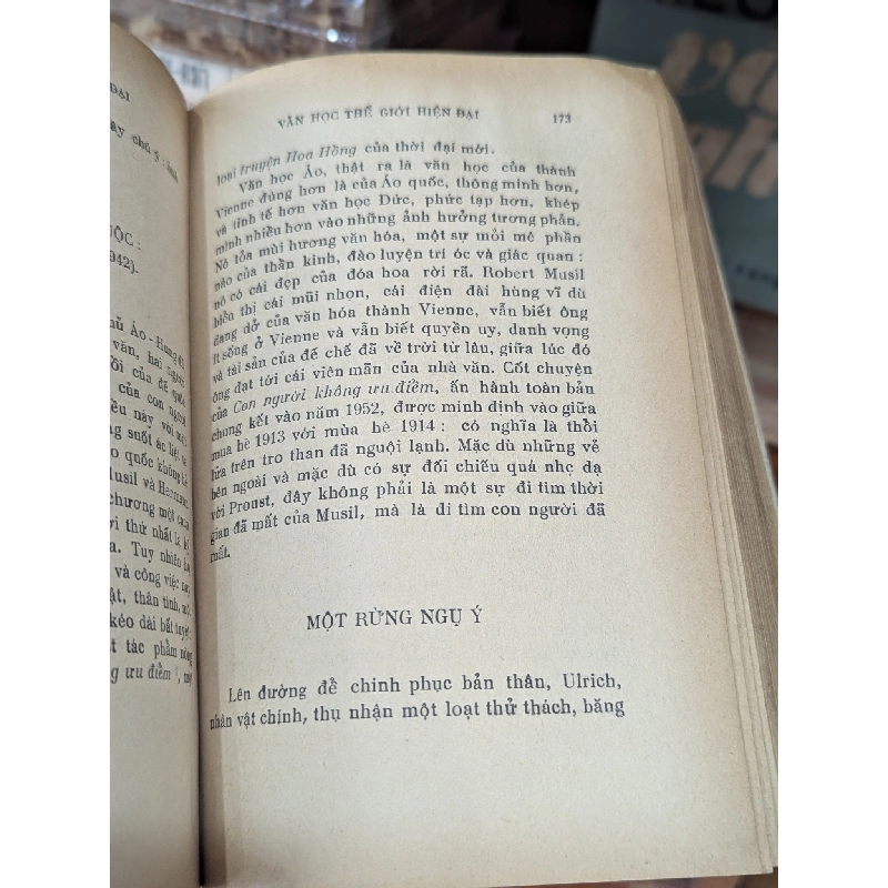 Văn học thế giới hiện đại - Bửu Ý dịch 449816