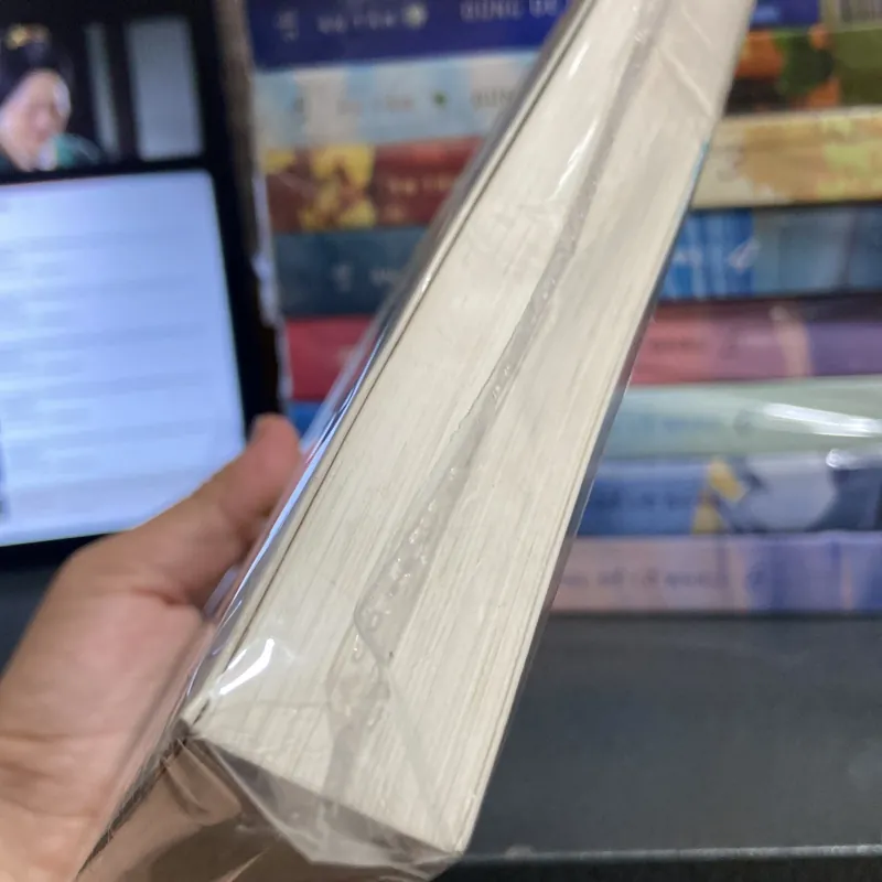 (Ngôn tình) - Cá voi và hồ nước - Thái Trí Hằng 975606