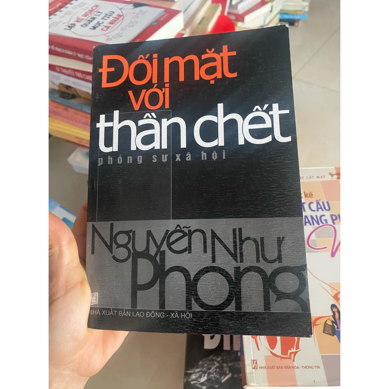 Đủ loại sách ạ .  478976