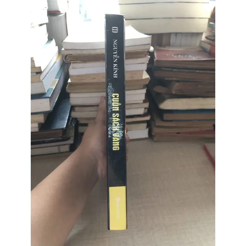 Cuốn sách vàng-Nguyễn Kính 961655