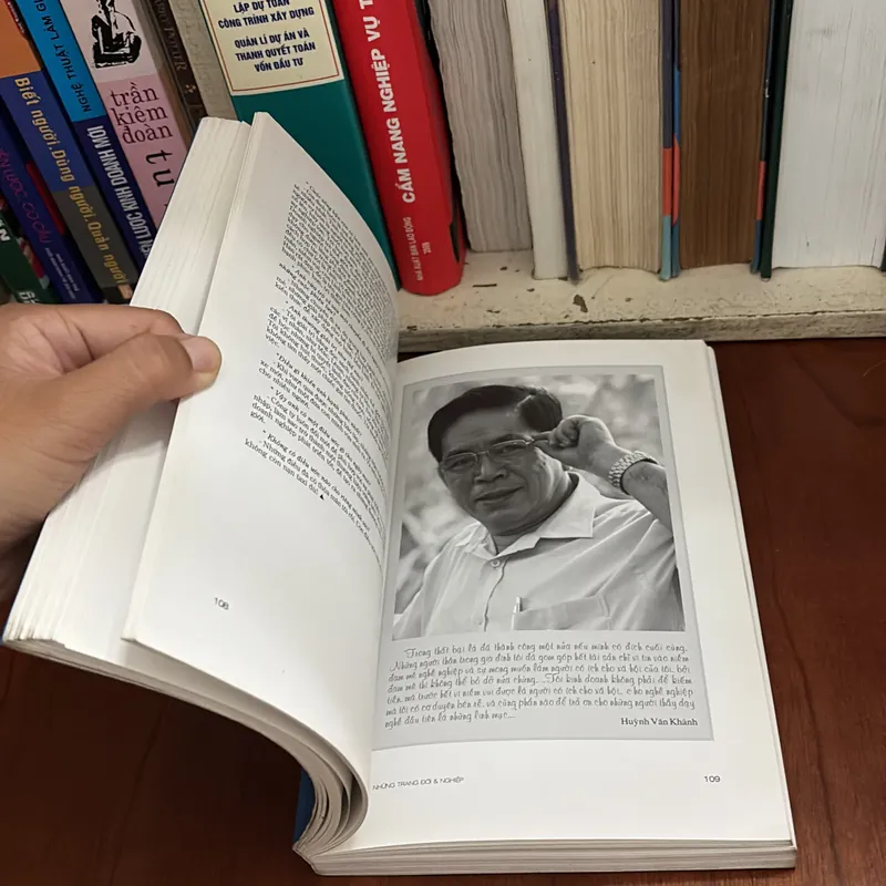 II Tựa sách: Những Trang Đời Và Nghiệp _ 81 Doanh Nhân Tiêu Biểu 2005 - 2006 607586