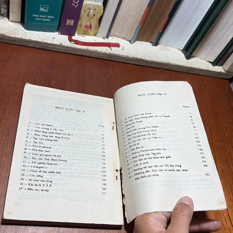[Sách 8x] - II Truyện Tình Báo: Đen Vỏ Đỏ Lòng (Tập 2) - Mai Thanh Hải - 1988 927341