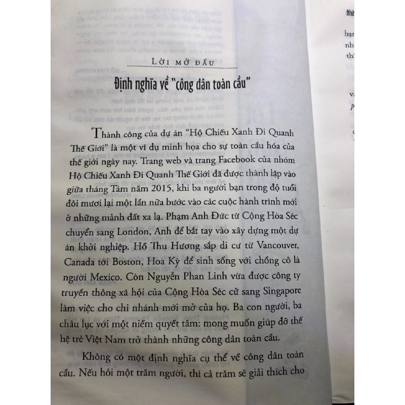 Hộ chiếu xanh đi quanh thế giới 2016 mới 75% ố bẩn nhẹ bụng sách cong ẩm sách Hồ Thu Hương, Nguyễn Phan Linh và Phạm Anh Đức HPB0407 KỸ NĂNG 916034