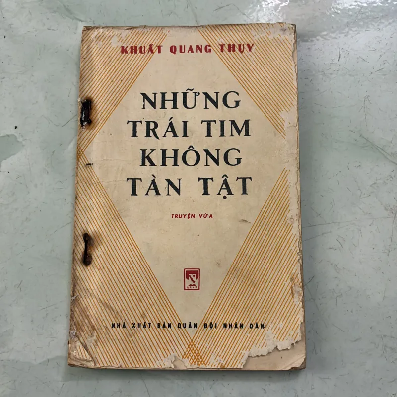 Những trái tim không tàn tật - Khuất Quang Thuỵ 996988
