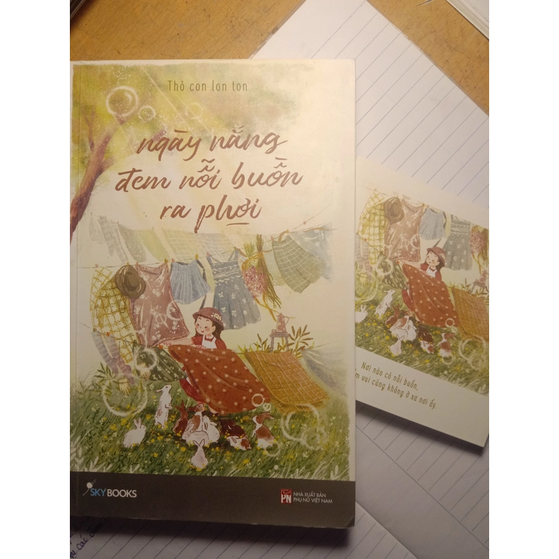 Sách: Ngày Nắng Mang Nỗi Buồn Ra Phơi. Thể loại: Tản văn. Tình trạng sách: mới 90% 203046