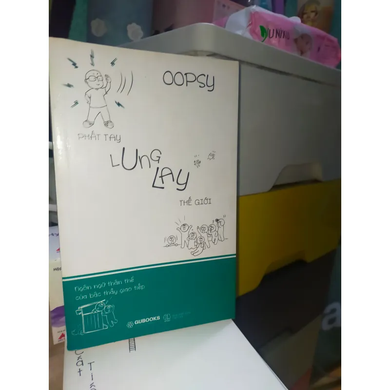 Phất tay lung lay thế giới 740567