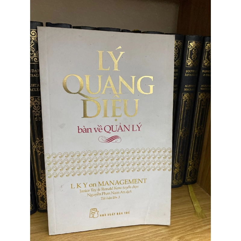 Lý Quang Diệu bàn về quản lý- sách lưu kho,giấy xốp có ố Sách lịch sử - triết học STB0302 909430