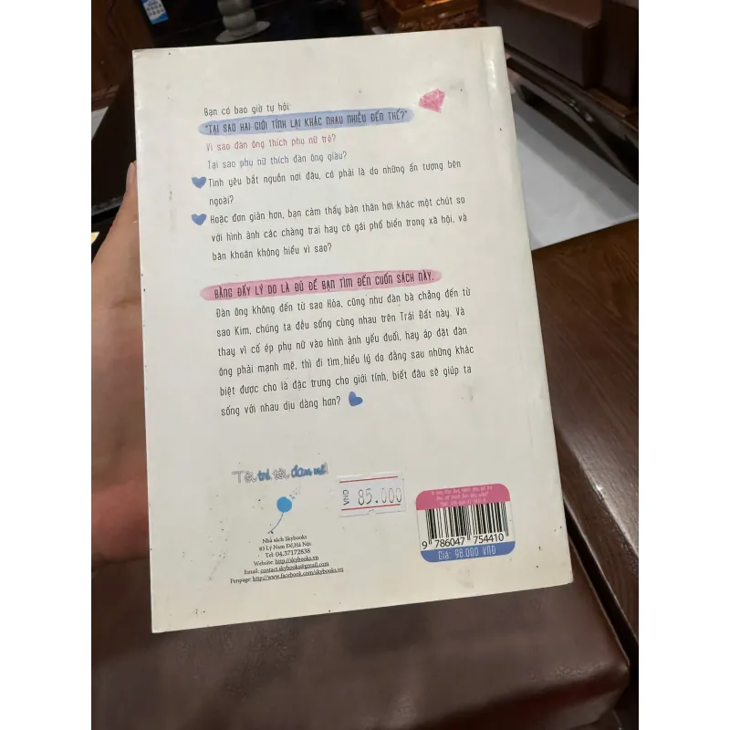 VÌ SAO ĐÀN ÔNG THÍCH PHỤ NỮ TRẺ, PHỤ NỮ THÍCH ĐÀN ÔNG GIÀU – KAZUE ASOH- K5 1033848