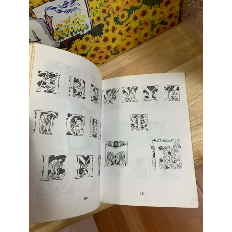 Văn Hóa Trang Trí Các Nước Đông Tây - Huỳnh Văn Lý 927239