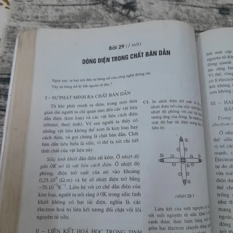 Vật lý và Bài tập Vật lý 11. Ban Khoa học tự nhiên. Chủ biên Giáo sư Lương Duyên Bình... 735486