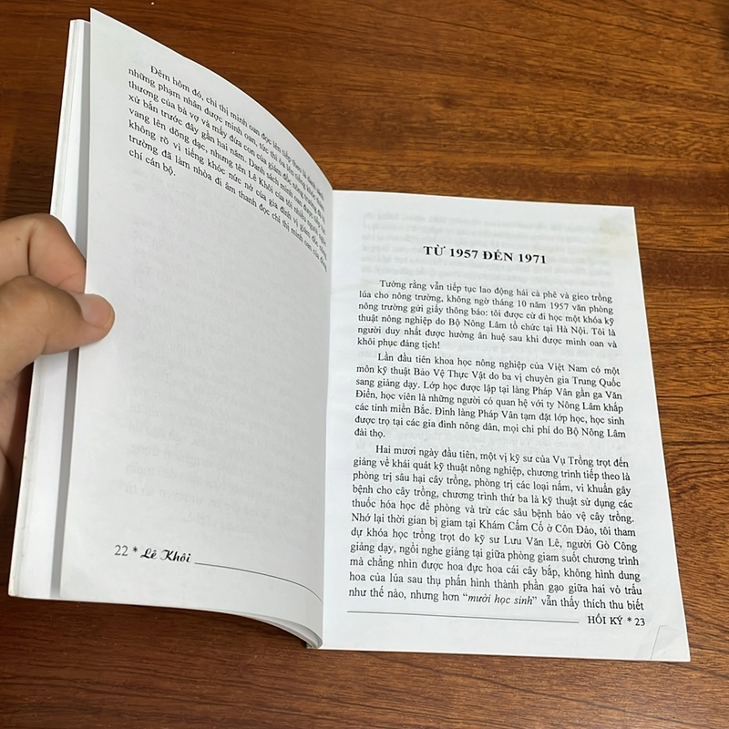 [Có Chữ Ký Của Tác Giả] - II Hồi Ký: Còn Trong Ký Ức - Lê Khôi - 2013 504788