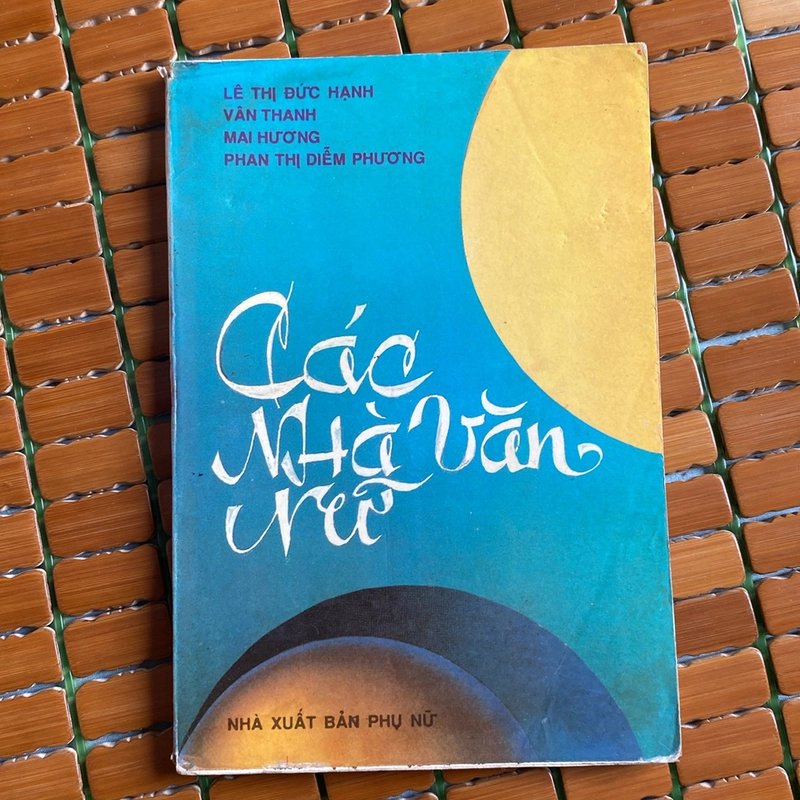 CÁC NHÀ VĂN NỮ (VĂN XUÔI), XUẤT BẢN NĂM 1992 472363