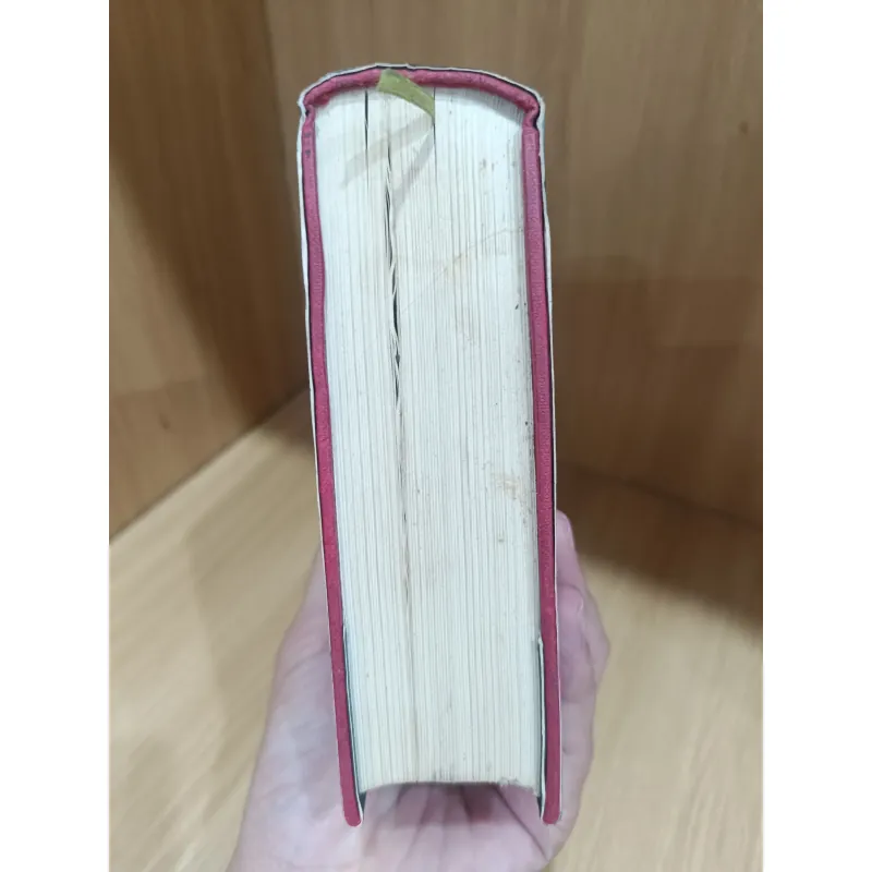 Sự lừa dối hào nhoáng  1019012