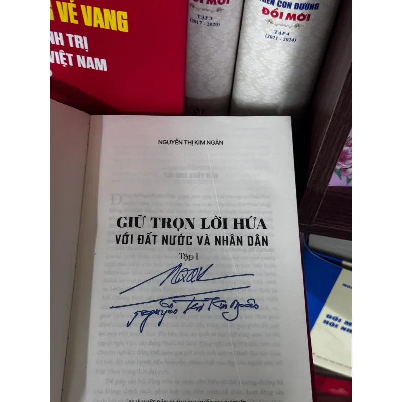 [Có chữ ký] Sách Giữ Trọn Lời Hứa Với Đất Nước Và Nhân Dân - Nguyễn Thị Kim Ngân 929383