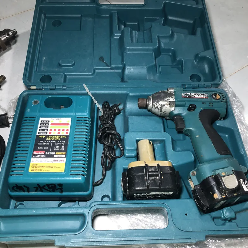 Máy khoan/vặn vít dùng pin sạc Makita Nhật 730565