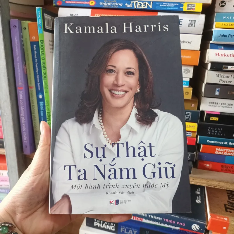 Sự Thật Ta Nắm Giữ Một Hành Trình Xuyên Nước Mỹ- Kamala Harris 695636