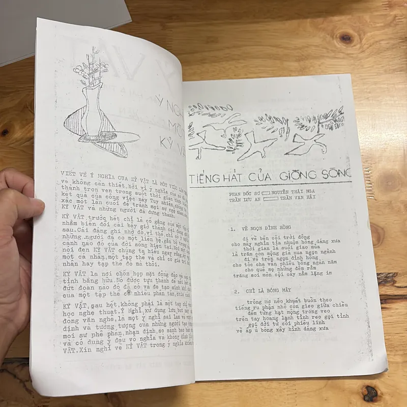 II Sách Photo: Kỷ Vật Tháng Một Một Chín Bảy Ba _ Giai Phẩm Xuân Quý Sửu 704004