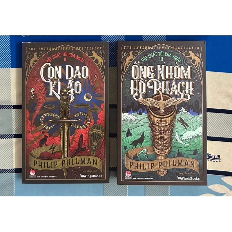 Combo Vật chất tối của ngài (Con dao kì ảo + Ống nhòm hổ phách) 364231