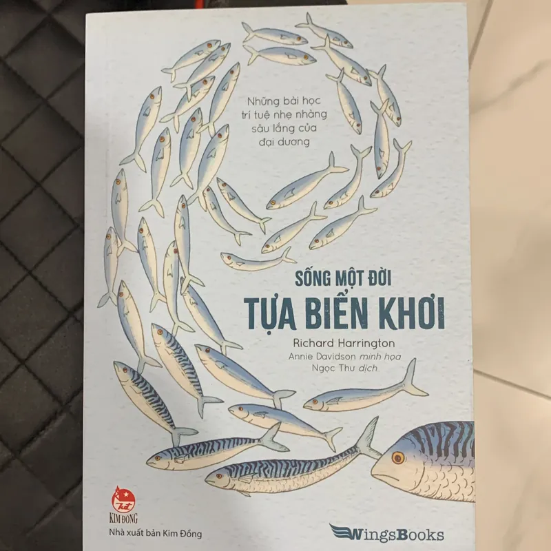 Sách Sống một đời tựa biển khơi 595646