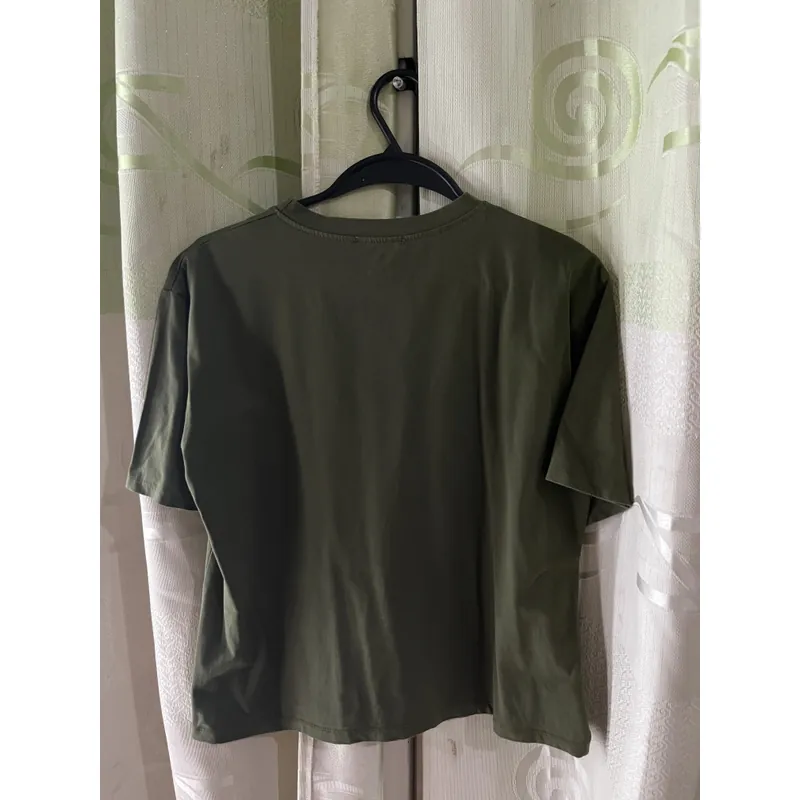 Áo thun màu xanh rêu 590360