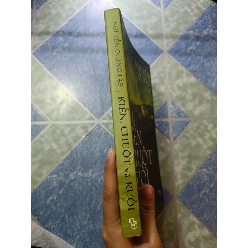 Kiến chuột và ruồi - Nguyễn Quang Lập 975074