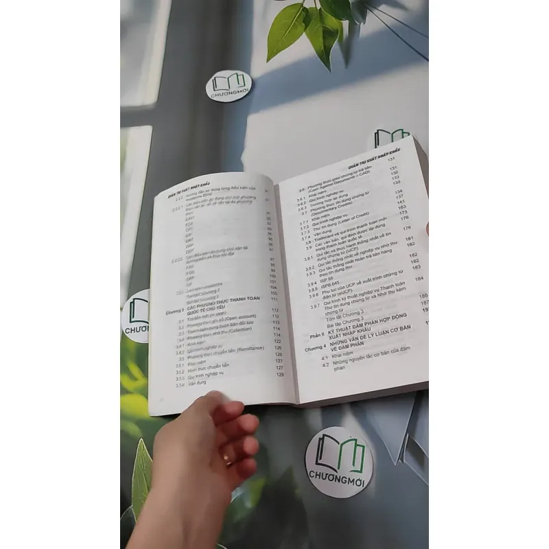 Quản trị xuất nhập khẩu - Đoàn Thị Hồng Vân & Kim Ngọc Đạt 1018850