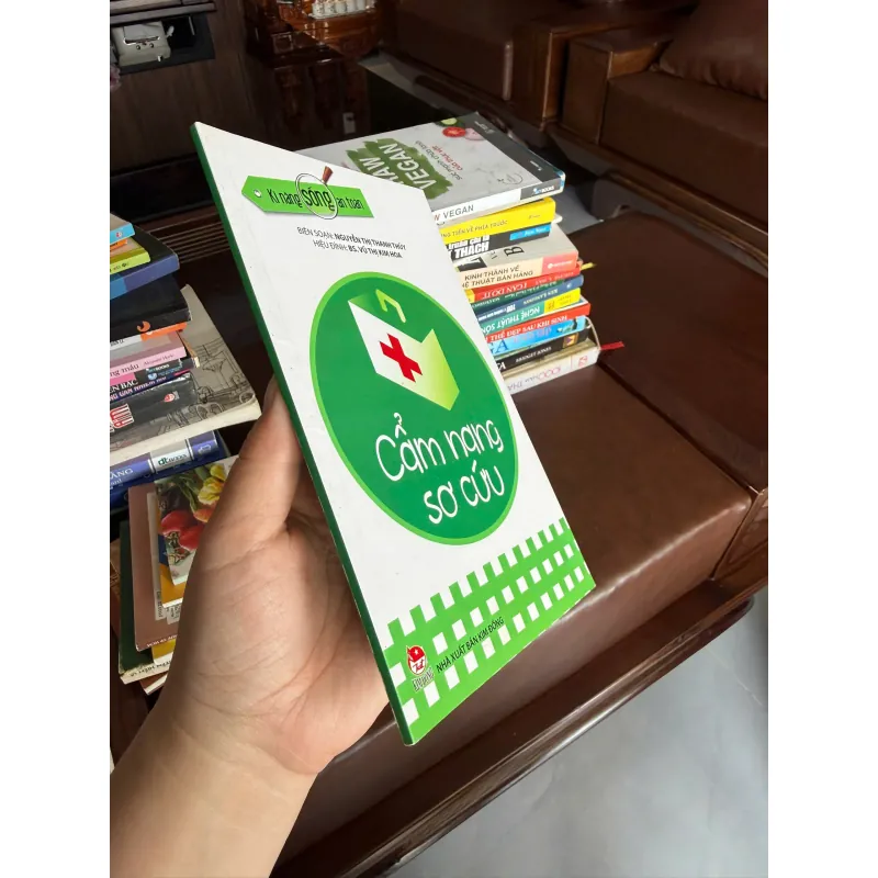 Cẩm Nang Sơ Cứu – Kĩ Năng Sống An Toàn | Sách Kim Đồng- K3 1004210