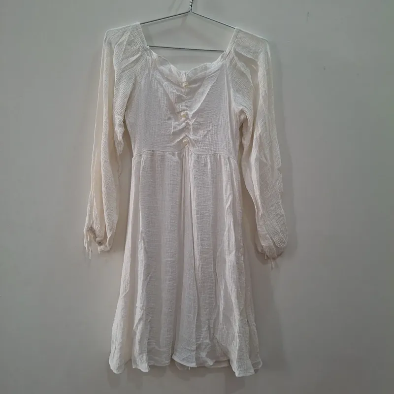 Đầm trắng tay dài phù hợp mặc đi làm hoặc dạo phố 604729