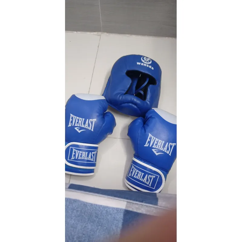 Găng tay boxing và mũ bảo vệ  557925