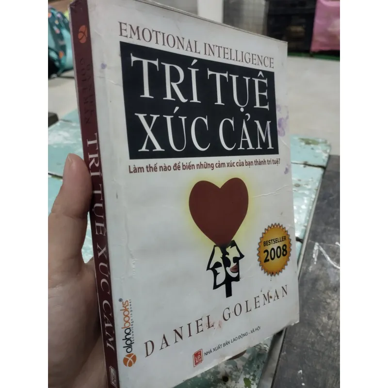 Trí Tuệ Xúc Cảm" (Emotional Intelligence) của tác giả Daniel Goleman.
 703819