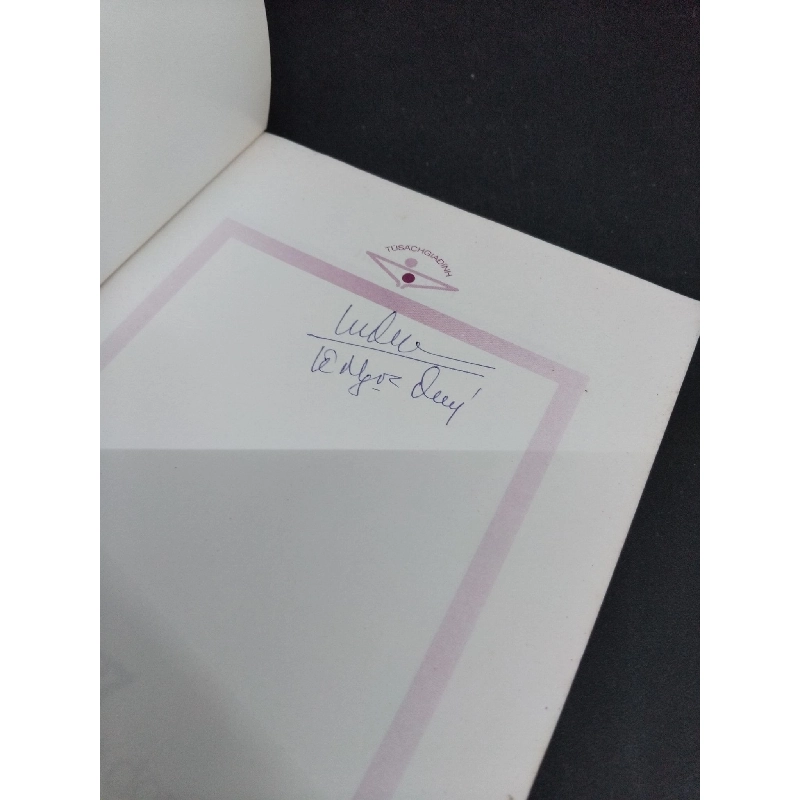 37 phương pháp đơn giản giúp trẻ có lòng tự tin mới 80% bẩn bìa, ố nhẹ, tróc gáy, tróc bìa, có chữ ký 2003 HCM2811 Hữu Khánh KỸ NĂNG 917862