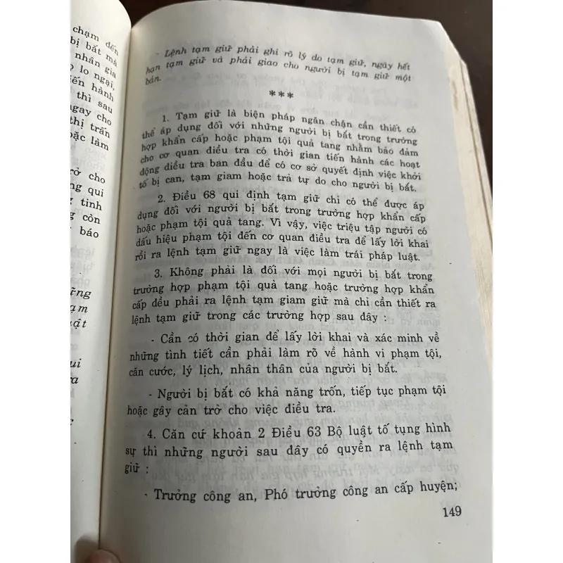 [luật - chính trị] Bình luận Bộ luật tố tụng Hình sự 1988 779164