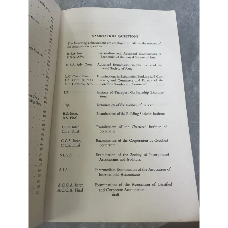 A TEXTBOOK OF ECONOMICS - J.L.HANSON 787456