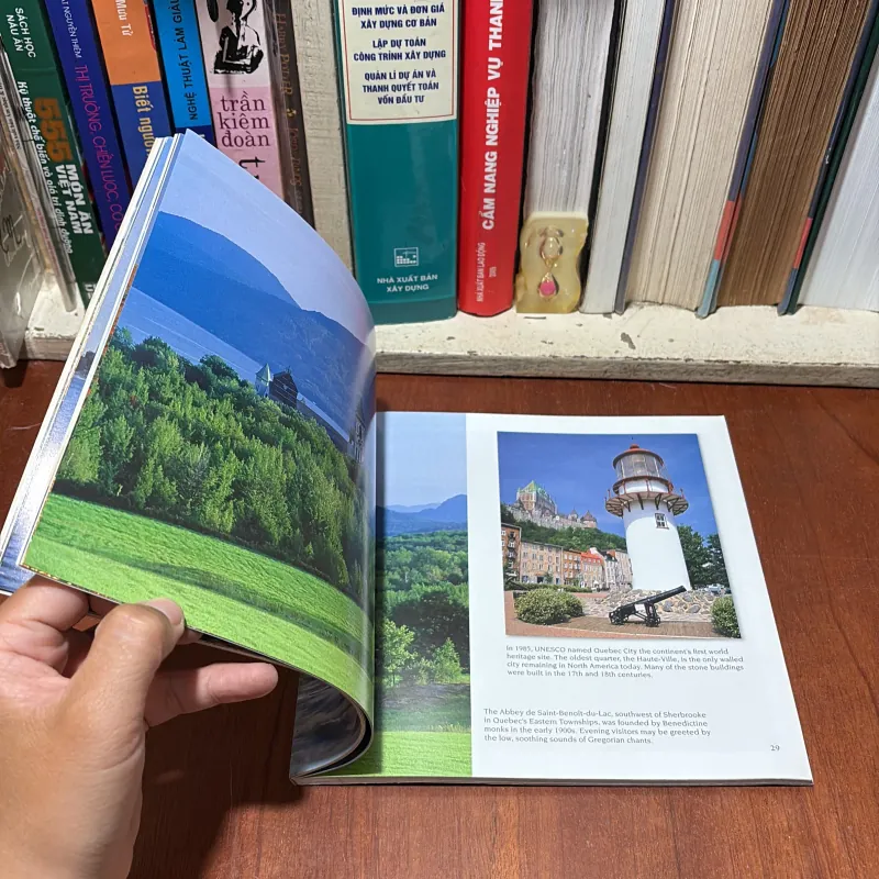 [Sách Tiếng Anh, In Màu] - II Tựa Sách: CANADA - 2010 798039