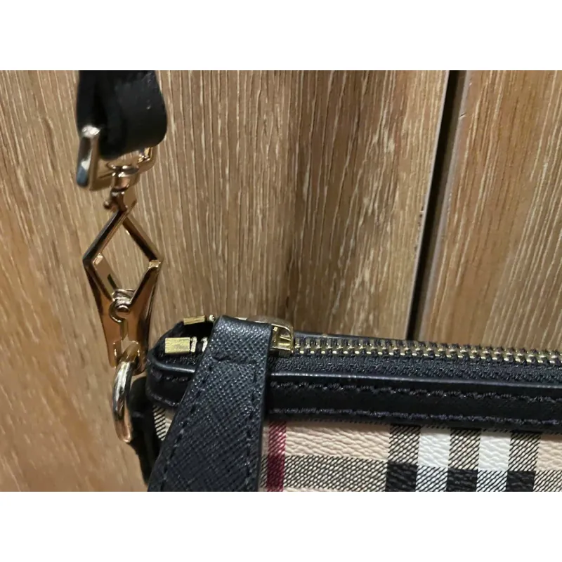 Túi Burberry – giảm giá kịch khung 590919