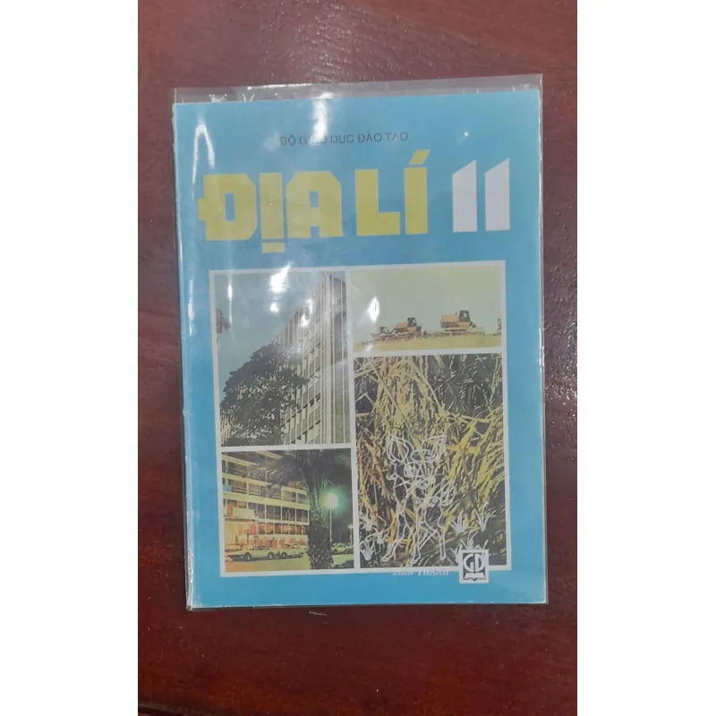Địa lí 11, in năm 2003 786025