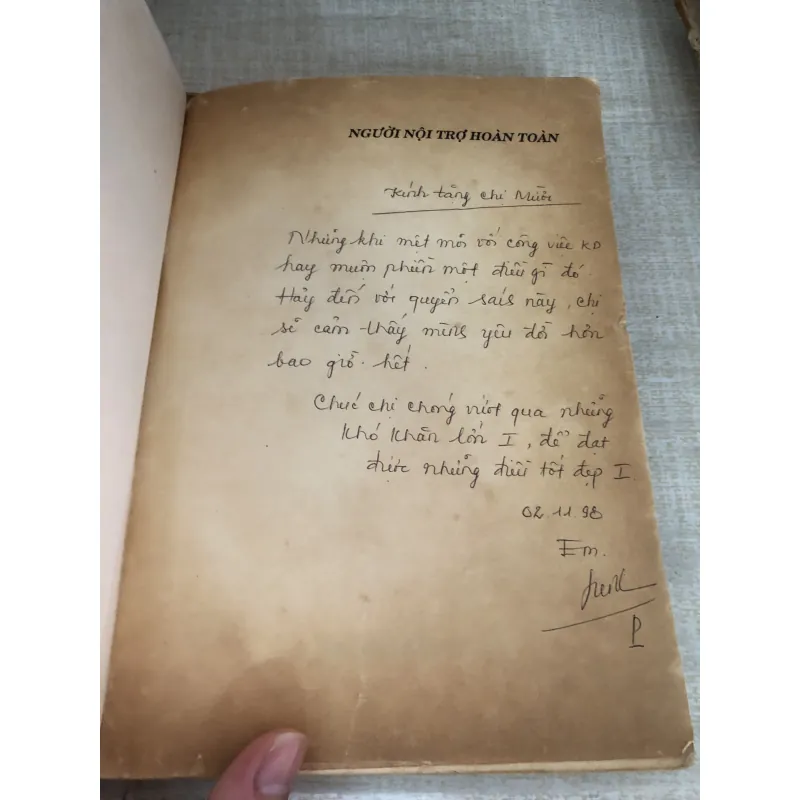 Người nội trợ hoàn toàn 995098